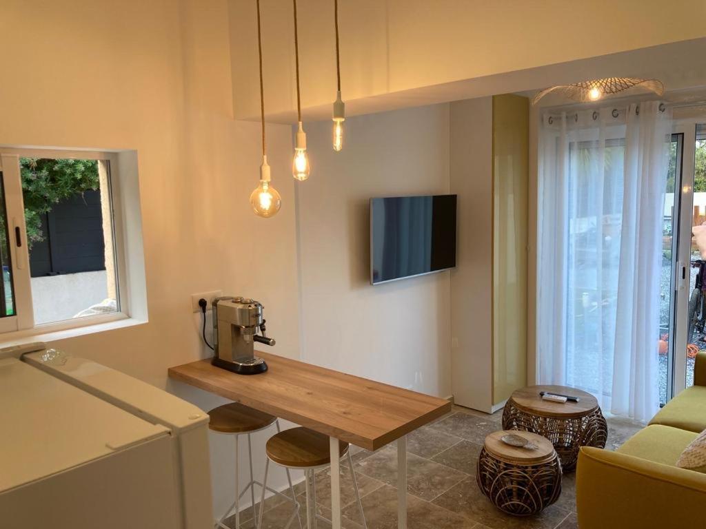 Charmant Studio Dans Villa - Parking - Jardin La Seyne-sur-Mer Exterior foto