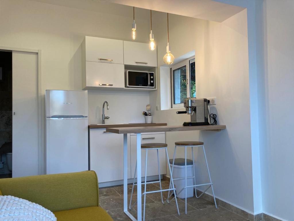 Charmant Studio Dans Villa - Parking - Jardin La Seyne-sur-Mer Exterior foto